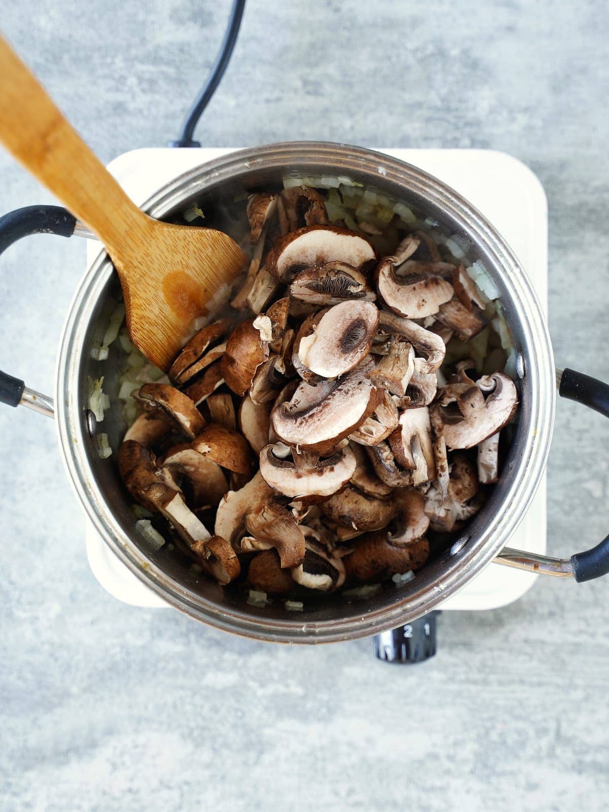 cooking mushrooms in pot