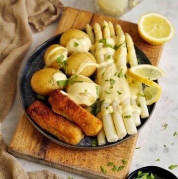 cropped-side-shot-of-plate-with-asparagus-potatoes-schnitzel-and-vegan-hollandaise-sauce.jpg