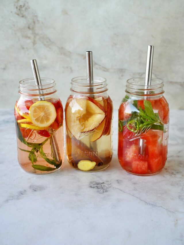 7 Fruit Infused Water Recipes (Detox Drinks)