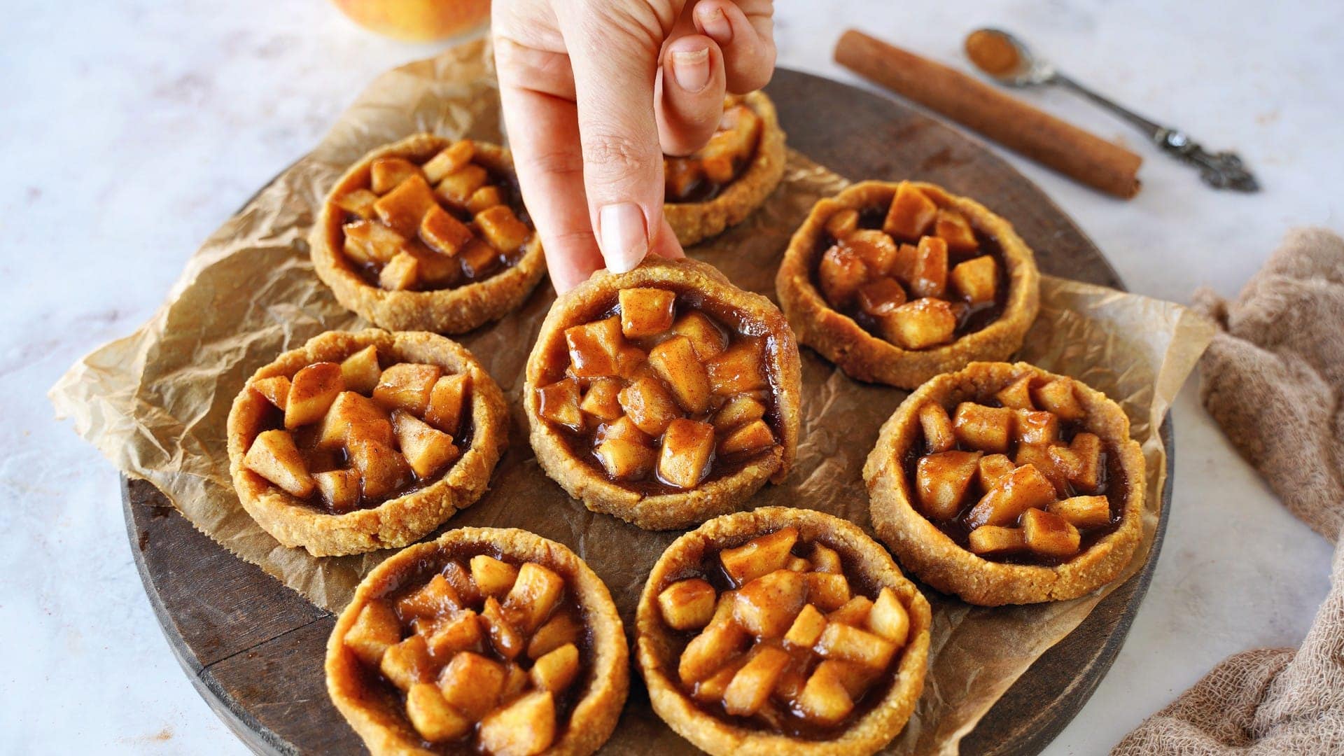 horizontal shot of apple pie cookies