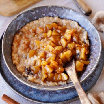 rice pudding with cooked apples
