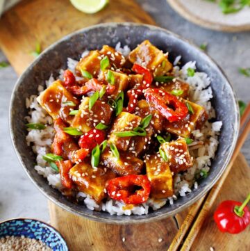 teriyaki tofu in bowl with rice and red pepper