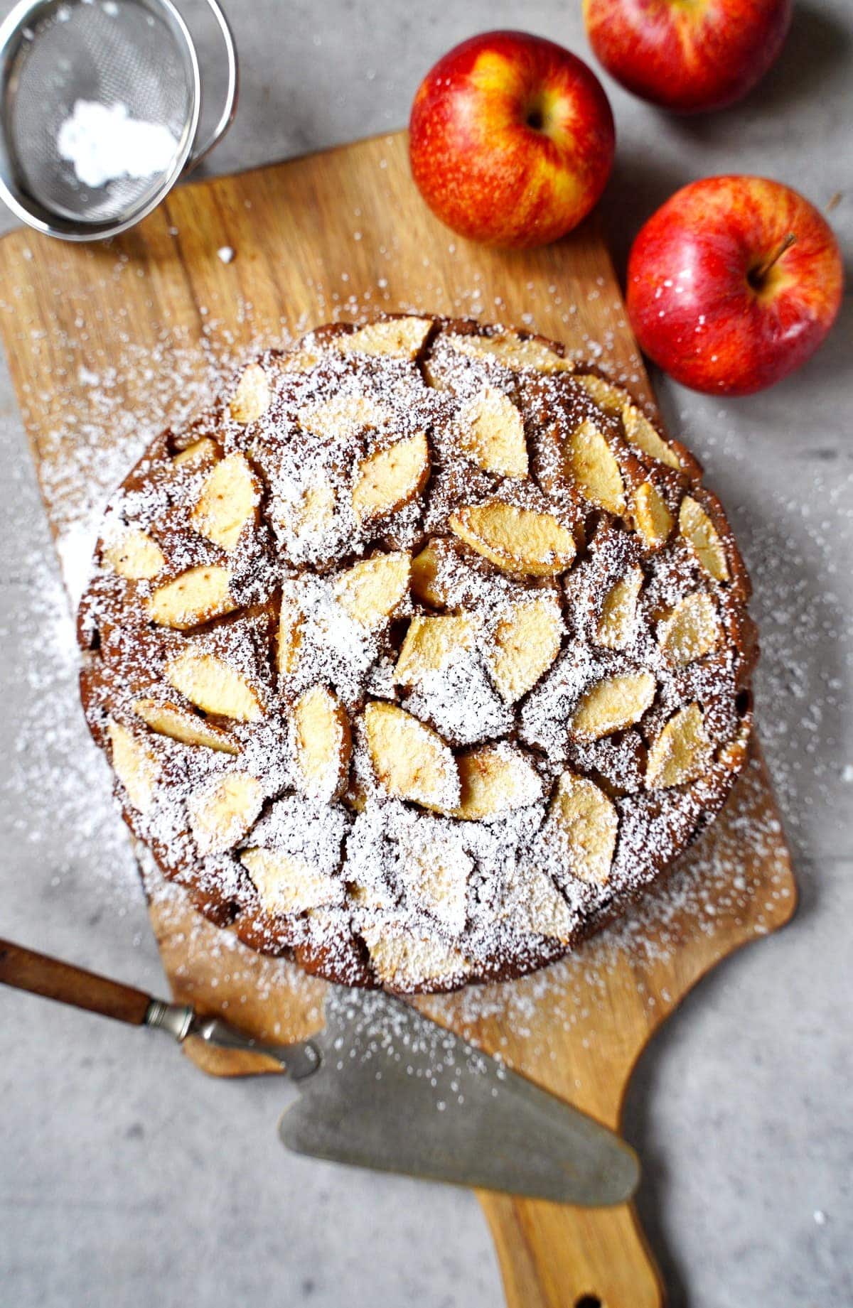 top shot of vegan cake with apples and powdered Erythritol